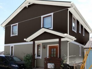 グレージュ×ブラウンの外壁配色例